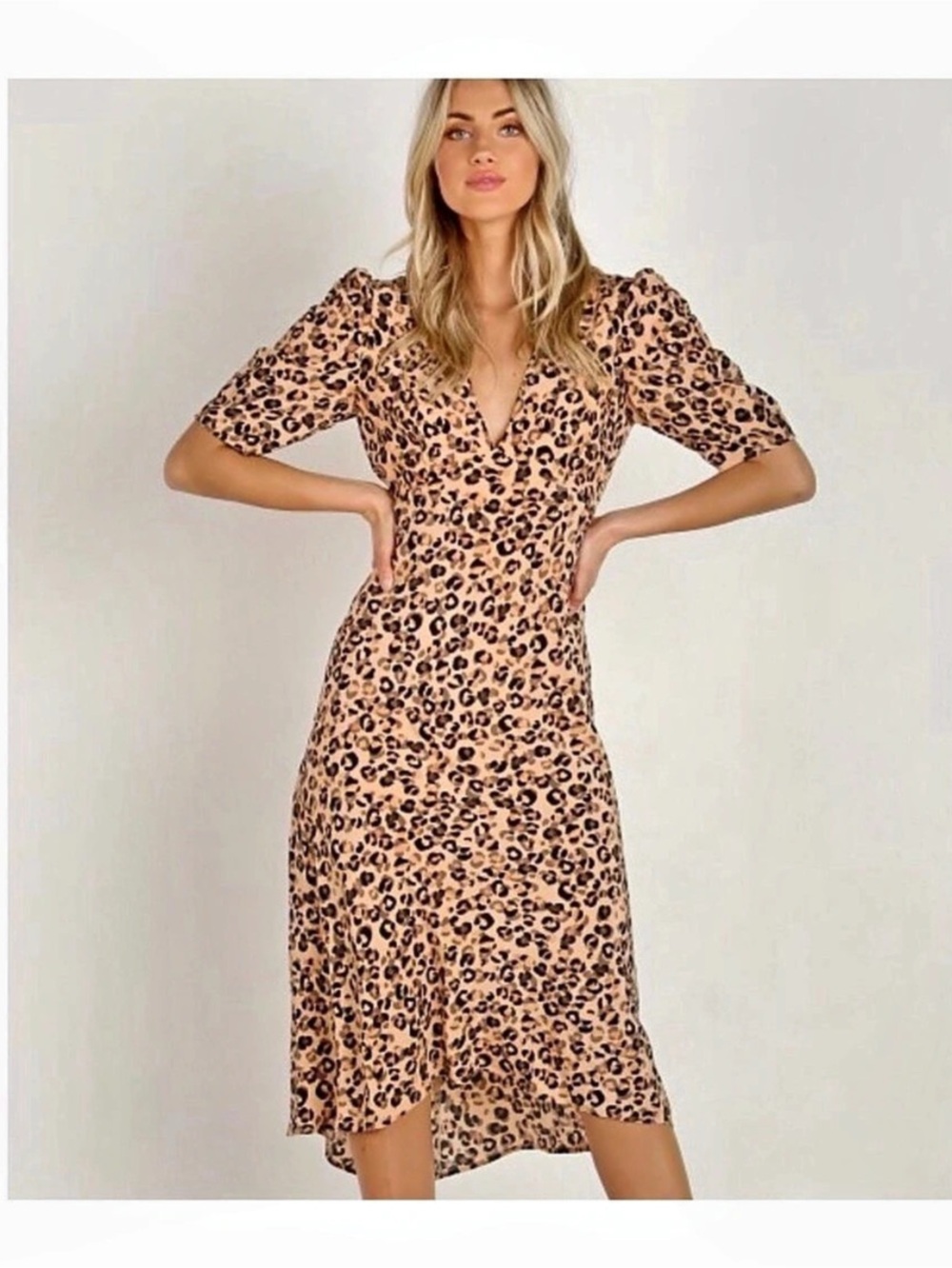 ASTR the Label Lavena V-Neck Puff Sleeve Midi Dress Size Medium